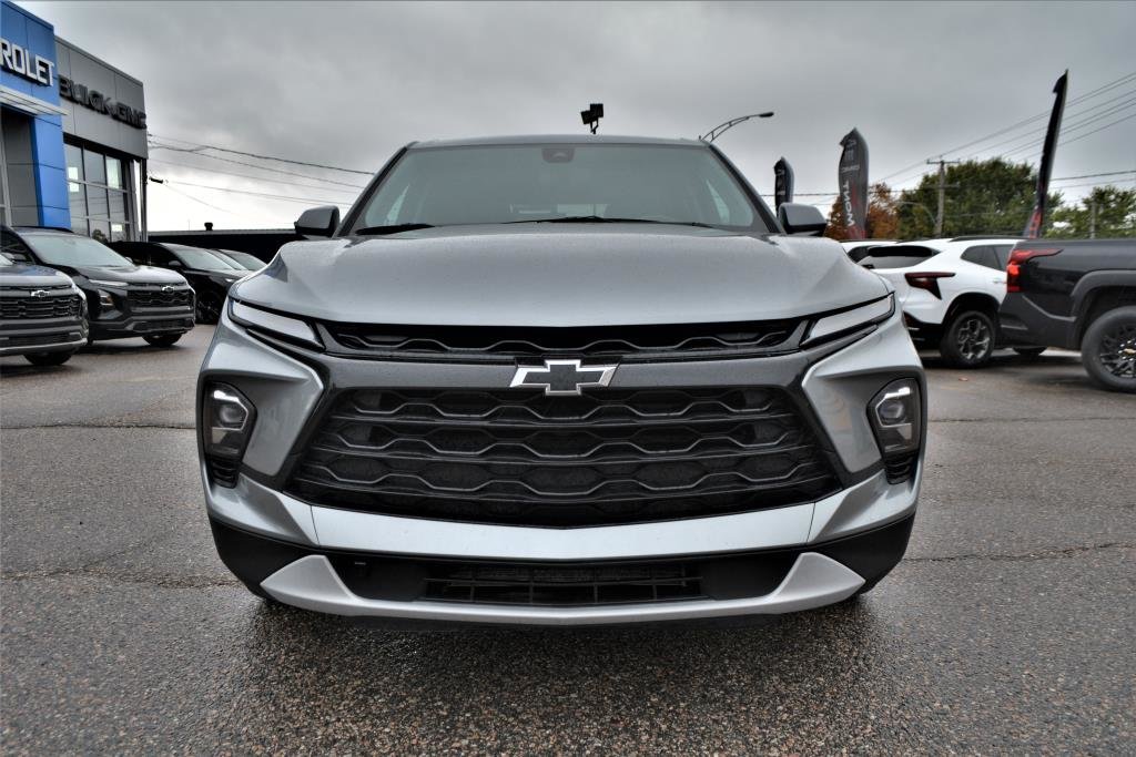 Chevrolet Blazer  2023 à Mont-Laurier, Québec - 2 - w1024h768px