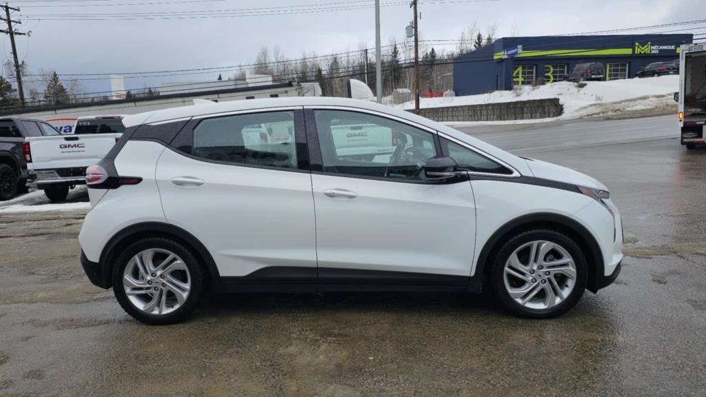 2022 Chevrolet Bolt EV in Mont-Laurier, Quebec - 4 - w1024h768px