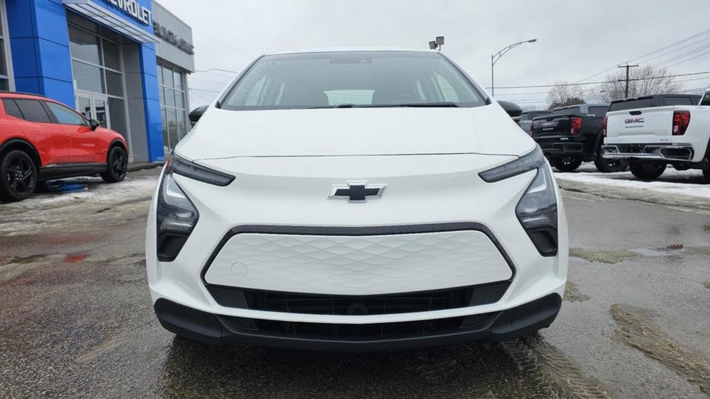 2022 Chevrolet Bolt EV in Mont-Laurier, Quebec - 2 - w1024h768px