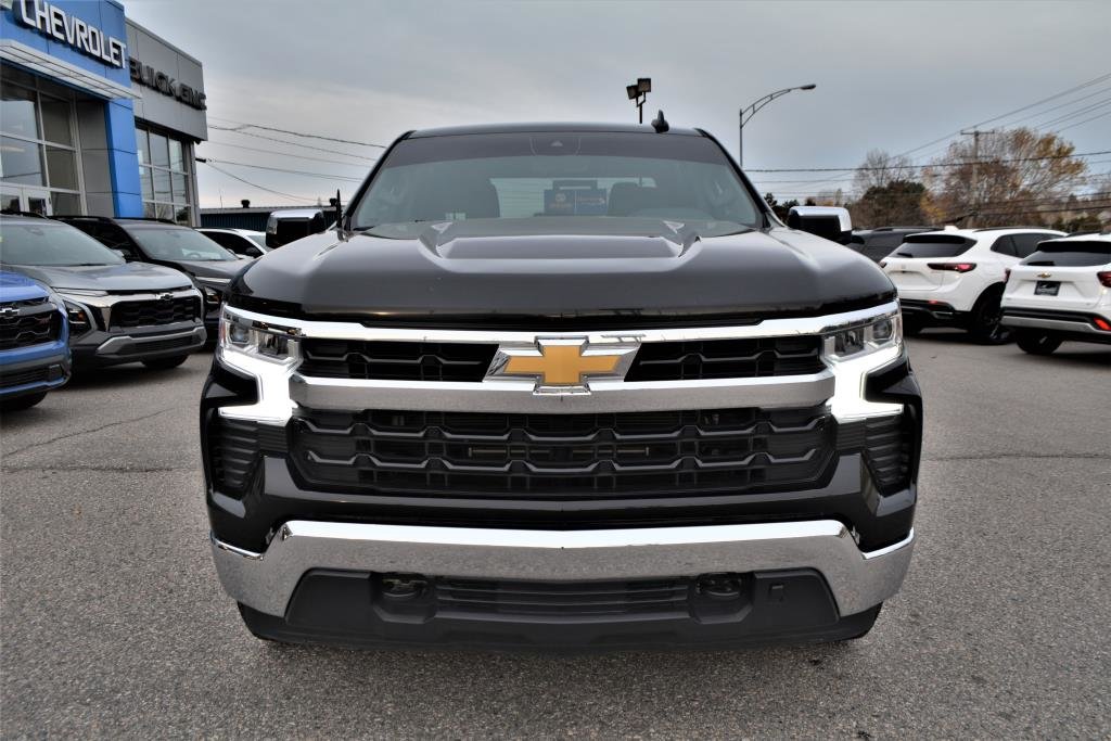 Chevrolet Silverado 1500  2023 à Mont-Laurier, Québec - 2 - w1024h768px