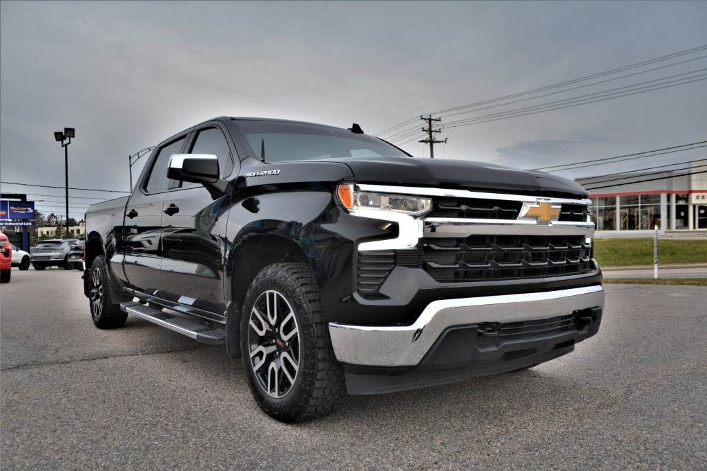 Chevrolet Silverado 1500  2023 à Mont-Laurier, Québec - 3 - w1024h768px