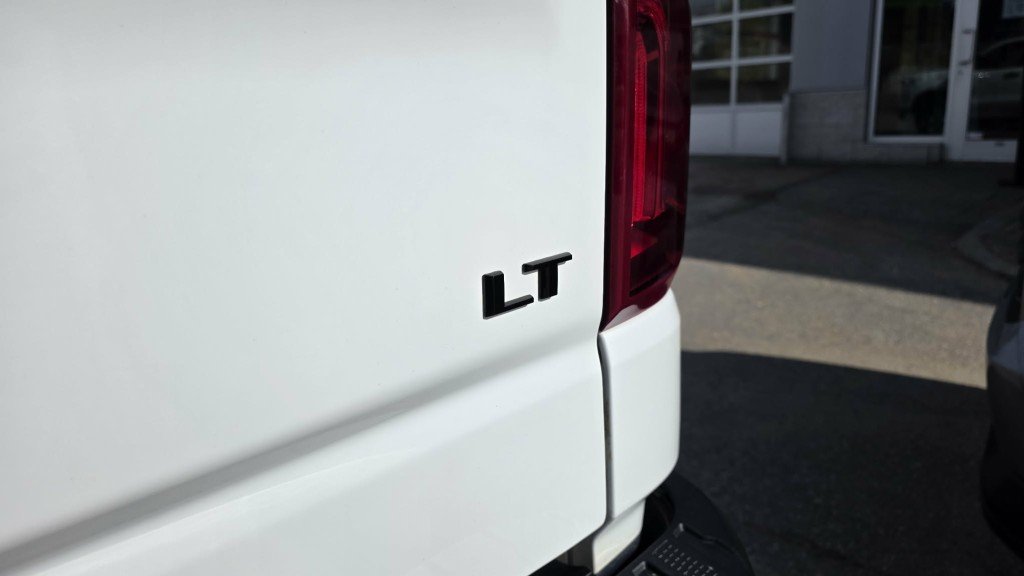 2023 Chevrolet Silverado 1500 in Mont-Laurier, Quebec - 9 - w1024h768px