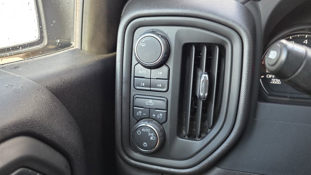 2024 Chevrolet Silverado 1500 in Mont-Laurier, Quebec - 23 - w1024h768px
