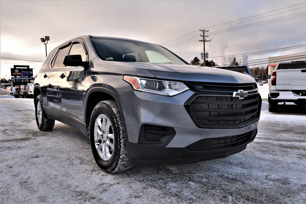 2021 Chevrolet TRAVERSE LS AWD in Mont-Laurier, Quebec - 5 - w1024h768px