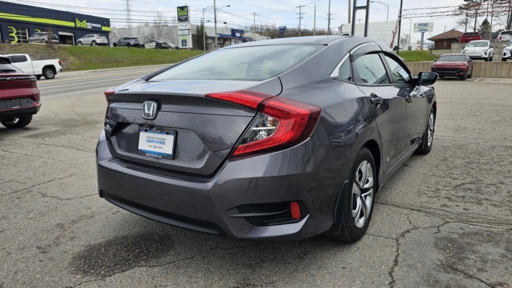 2018 Honda Civic in Mont-Laurier, Quebec - 6 - w1024h768px