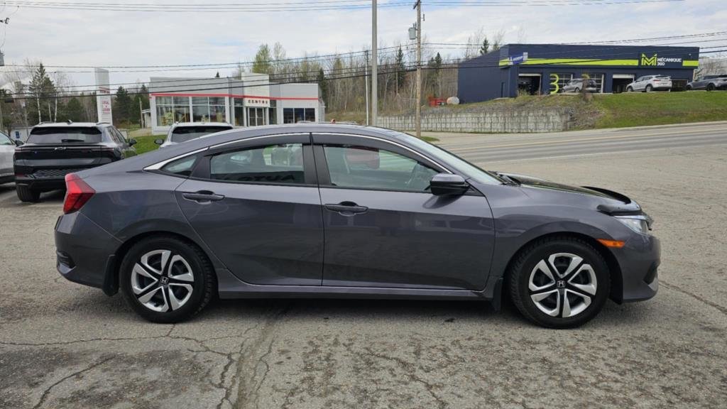 2018 Honda Civic in Mont-Laurier, Quebec - 5 - w1024h768px