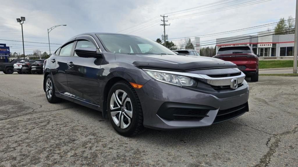 2018 Honda Civic in Mont-Laurier, Quebec - 4 - w1024h768px