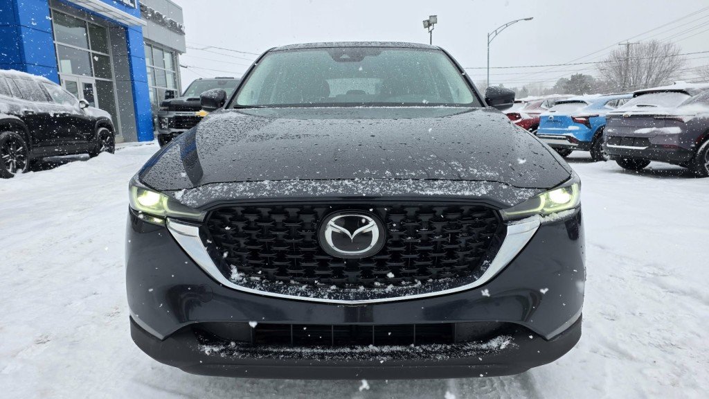 Mazda CX-5  2023 à Mont-Laurier, Québec - 2 - w1024h768px