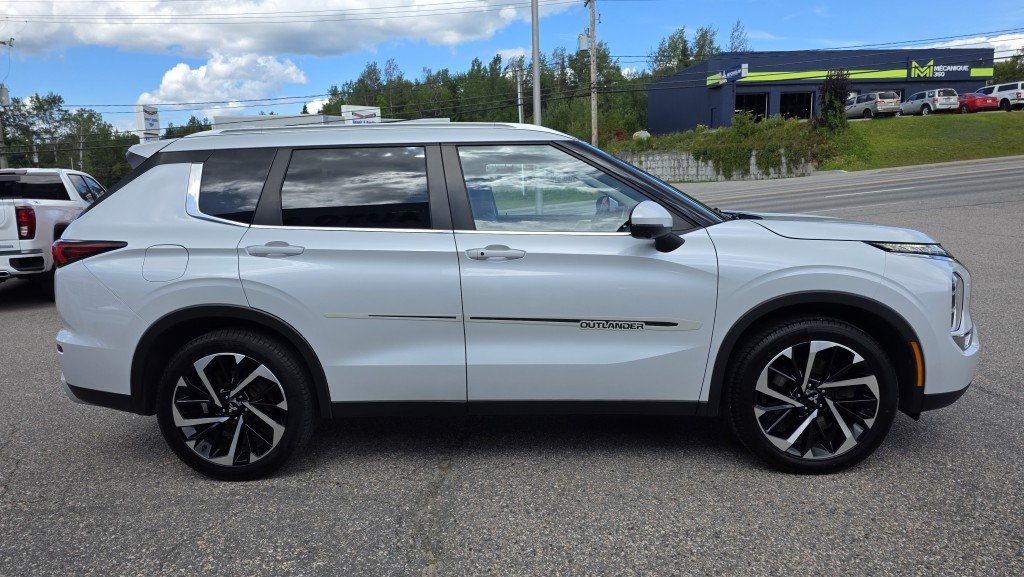 2022 Mitsubishi Outlander in Mont-Laurier, Quebec - 4 - w1024h768px