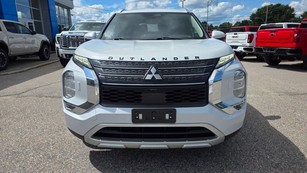 Mitsubishi Outlander  2022 à Mont-Laurier, Québec - 2 - w1024h768px