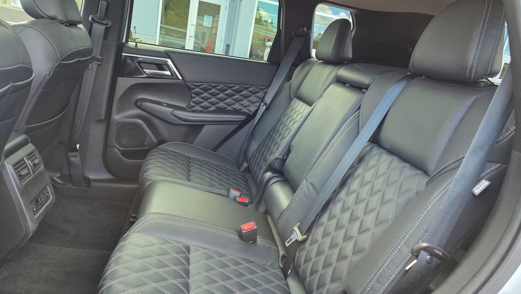 Mitsubishi Outlander  2022 à Mont-Laurier, Québec - 17 - w1024h768px