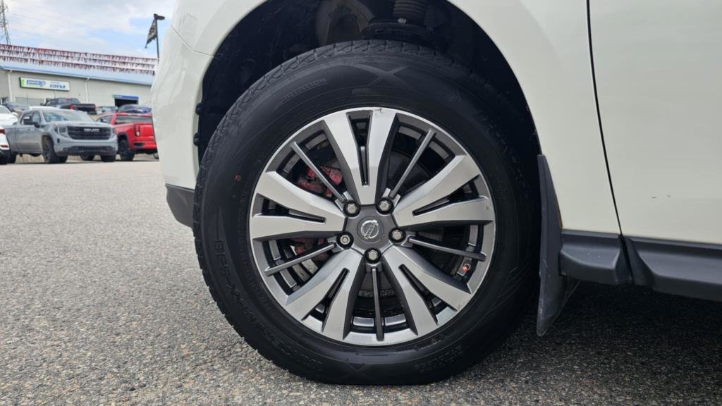 2018 Nissan Pathfinder in Mont-Laurier, Quebec - 15 - w1024h768px