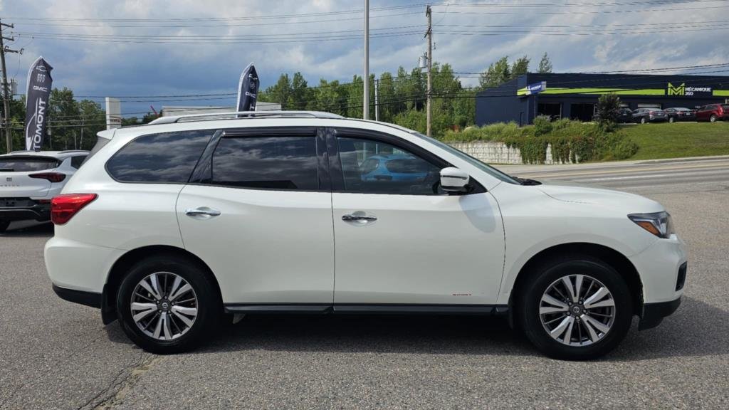 2018 Nissan Pathfinder in Mont-Laurier, Quebec - 4 - w1024h768px