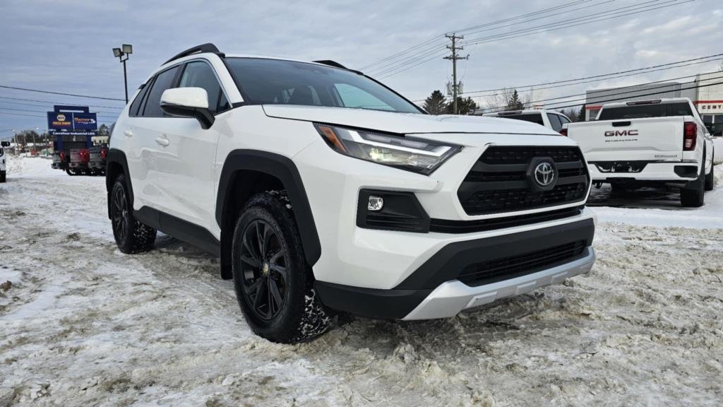 2022 Toyota RAV4 in Mont-Laurier, Quebec - 3 - w1024h768px