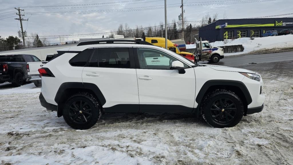 2022 Toyota RAV4 in Mont-Laurier, Quebec - 4 - w1024h768px