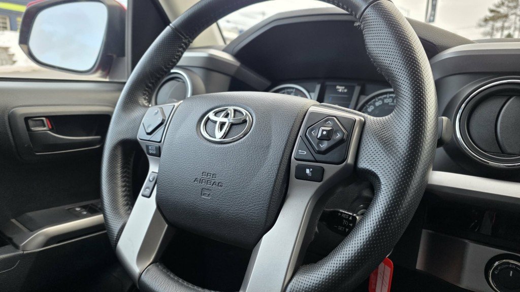 2017 Toyota TACOMA in Mont-Laurier, Quebec - 21 - w1024h768px