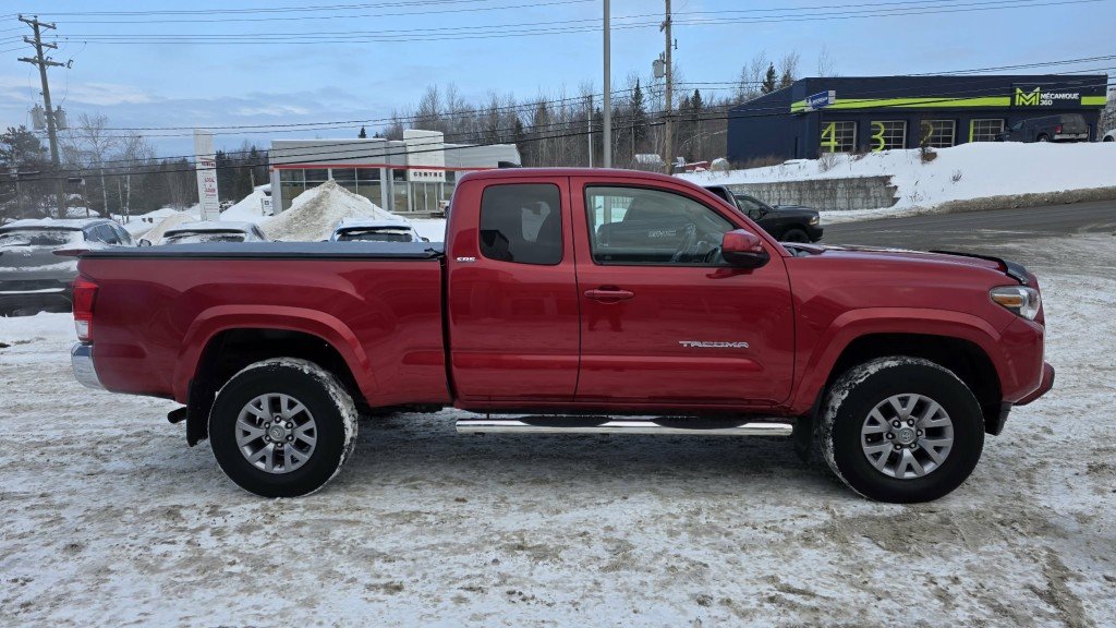 2017 Toyota TACOMA in Mont-Laurier, Quebec - 4 - w1024h768px