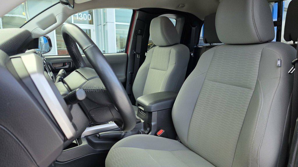 2017 Toyota TACOMA in Mont-Laurier, Quebec - 19 - w1024h768px