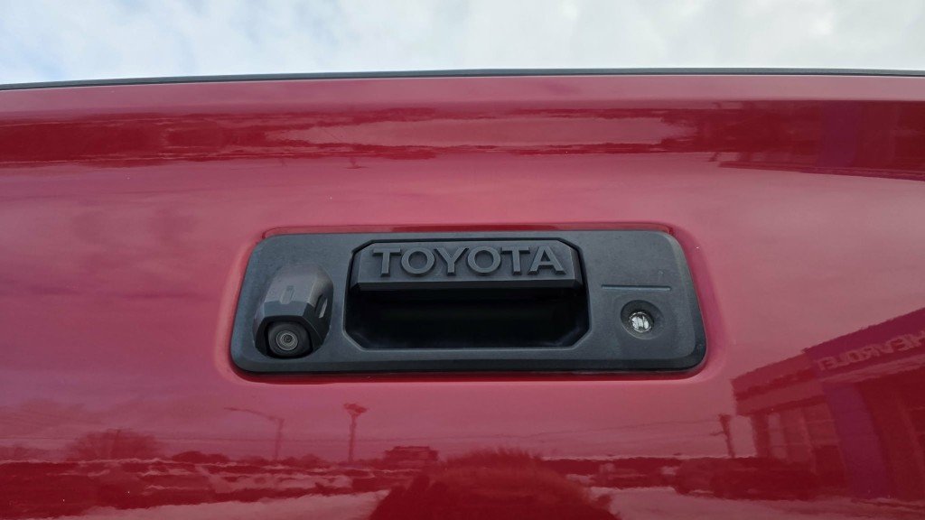 2017 Toyota TACOMA in Mont-Laurier, Quebec - 9 - w1024h768px