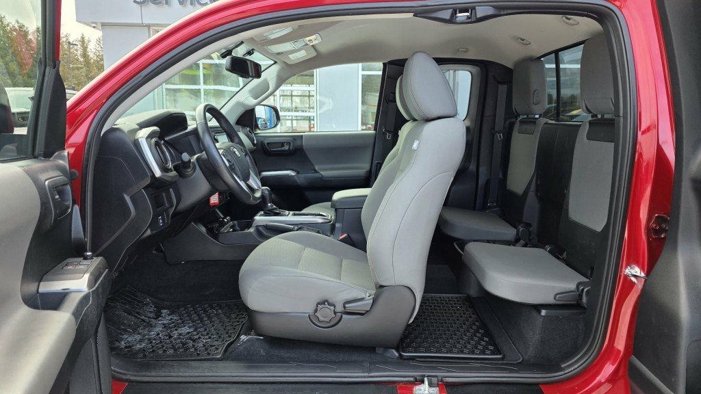 2017 Toyota TACOMA in Mont-Laurier, Quebec - 18 - w1024h768px