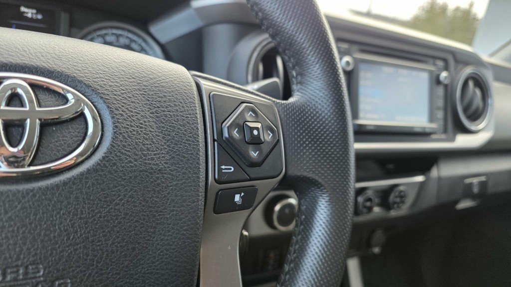 2017 Toyota TACOMA in Mont-Laurier, Quebec - 26 - w1024h768px