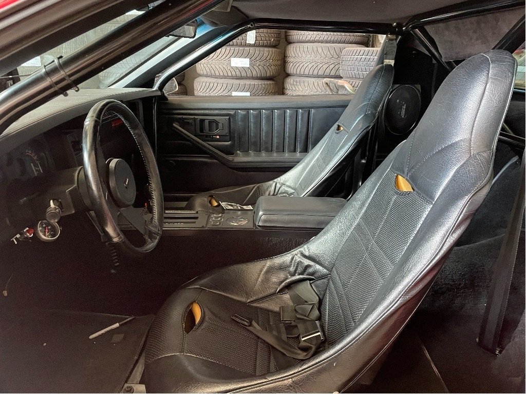 1982 Chevrolet Camaro Z28 in Niagara Falls, Ontario - 9 - w1024h768px