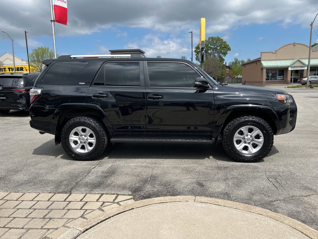 2022 Toyota 4Runner 4 RUNNER SR 5  AWD in Niagara Falls, Ontario - 6 - w1024h768px