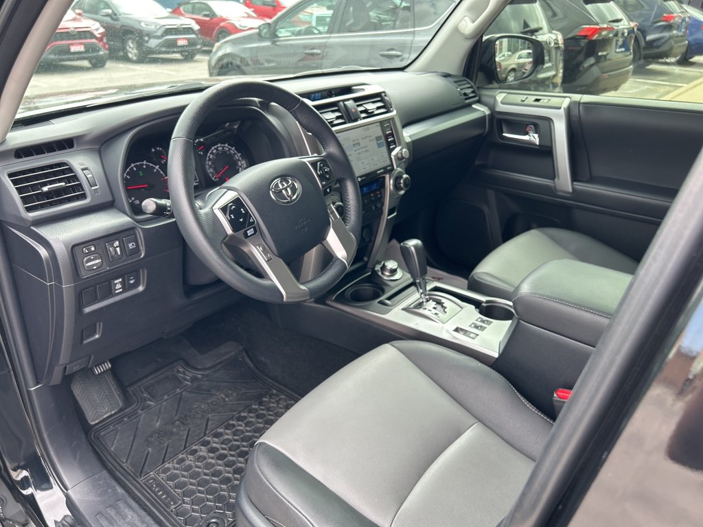 2022 Toyota 4Runner 4 RUNNER SR 5  AWD in Niagara Falls, Ontario - 10 - w1024h768px