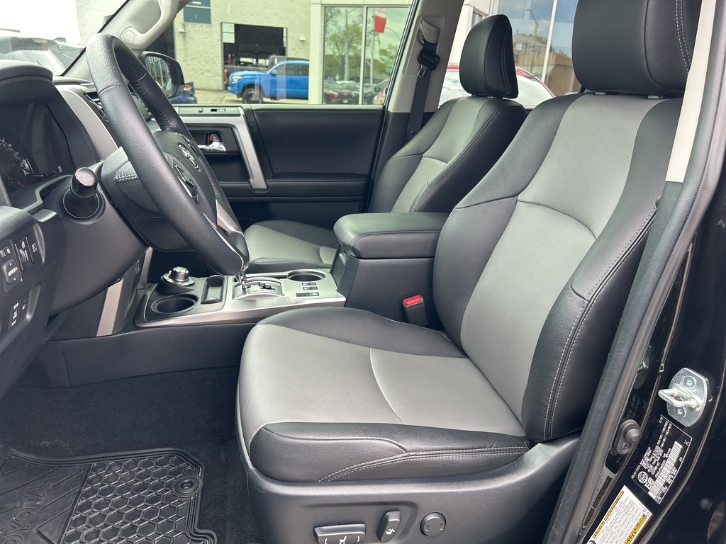 2022 Toyota 4Runner 4 RUNNER SR 5  AWD in Niagara Falls, Ontario - 11 - w1024h768px