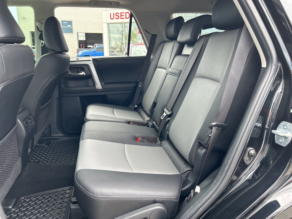 2022 Toyota 4Runner 4 RUNNER SR 5  AWD in Niagara Falls, Ontario - 12 - w1024h768px