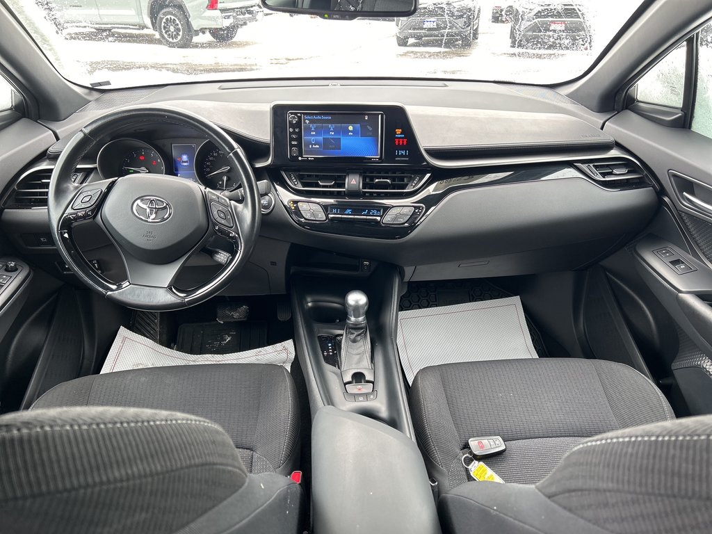 2018 Toyota C-HR LE in Niagara Falls, Ontario - 15 - w1024h768px