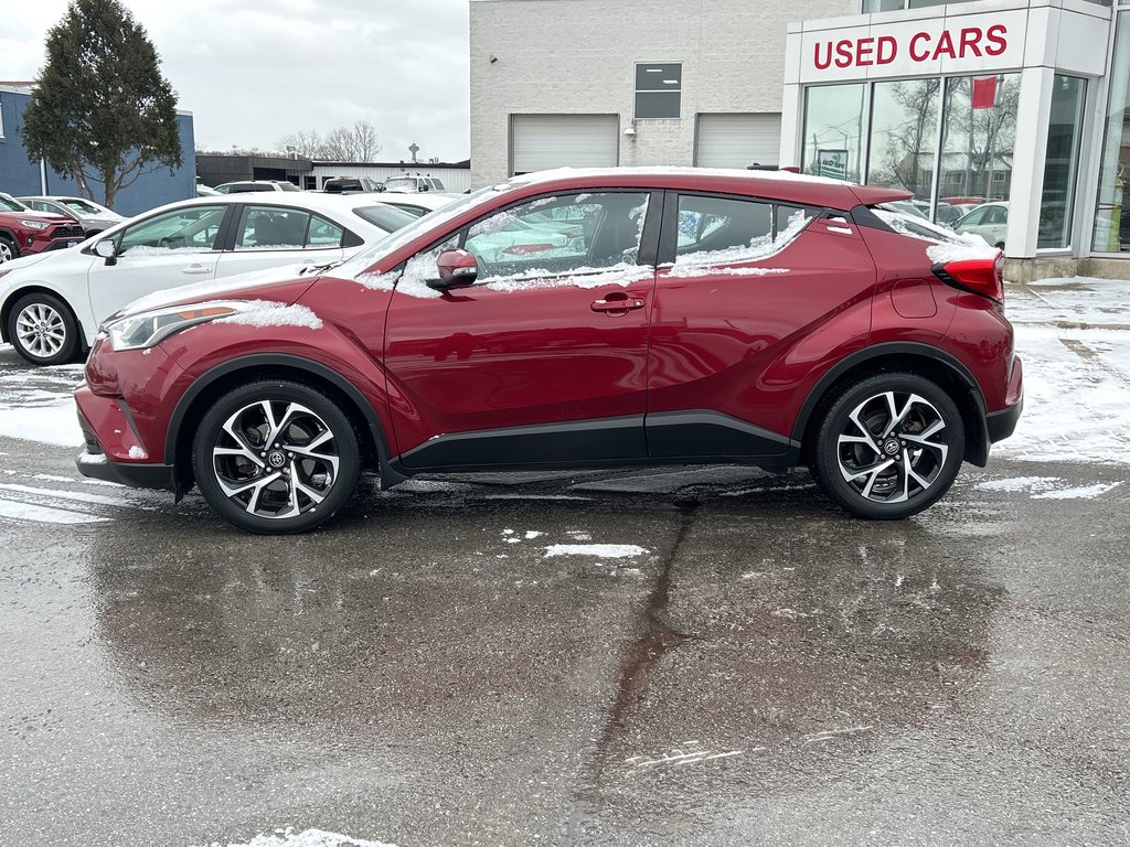 2018 Toyota C-HR LE in Niagara Falls, Ontario - 2 - w1024h768px