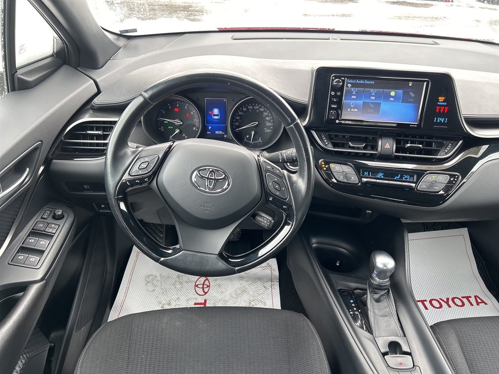 2018 Toyota C-HR LE in Niagara Falls, Ontario - 13 - w1024h768px