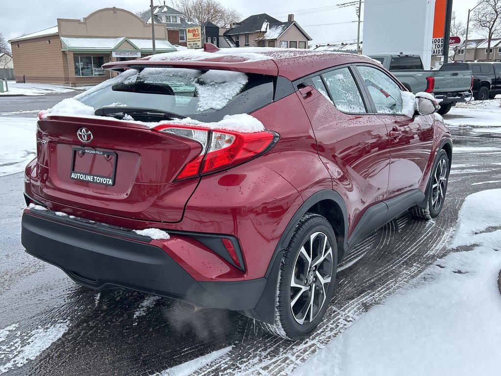 2018 Toyota C-HR LE in Niagara Falls, Ontario - 5 - w1024h768px