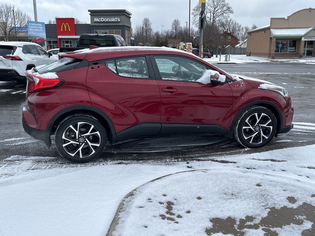 2018 Toyota C-HR LE in Niagara Falls, Ontario - 6 - w1024h768px