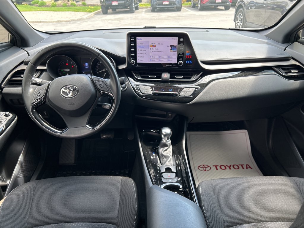 2019 Toyota C-HR XLE PREMIUM FWD in Niagara Falls, Ontario - 15 - w1024h768px