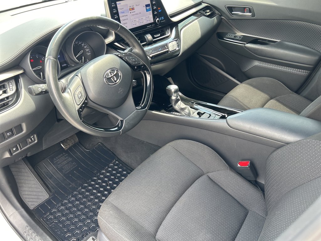 2019 Toyota C-HR XLE PREMIUM FWD in Niagara Falls, Ontario - 10 - w1024h768px