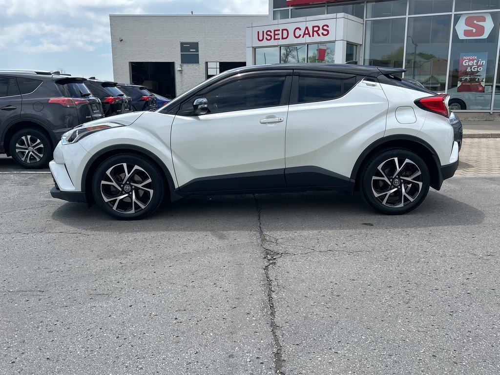 2019 Toyota C-HR XLE PREMIUM FWD in Niagara Falls, Ontario - 2 - w1024h768px