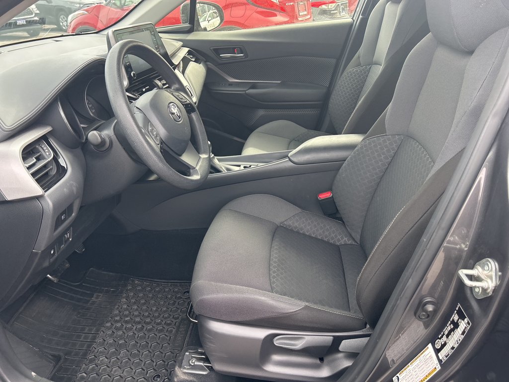 2021 Toyota C-HR LE in Niagara Falls, Ontario - 11 - w1024h768px