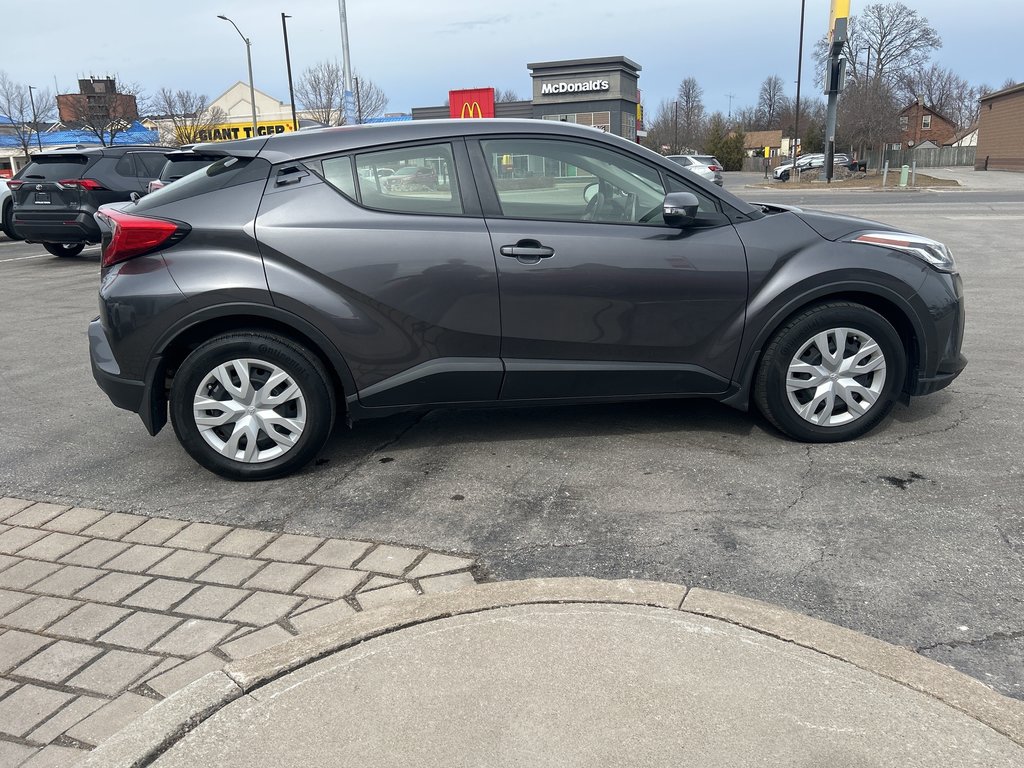 2021 Toyota C-HR LE in Niagara Falls, Ontario - 6 - w1024h768px