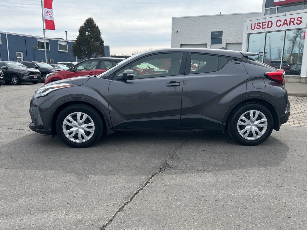 2021 Toyota C-HR LE in Niagara Falls, Ontario - 2 - w1024h768px