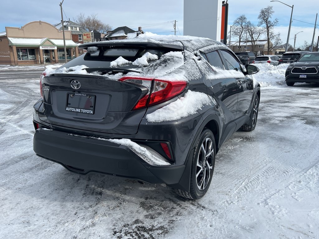 2022 Toyota C-HR XLE in Niagara Falls, Ontario - 5 - w1024h768px