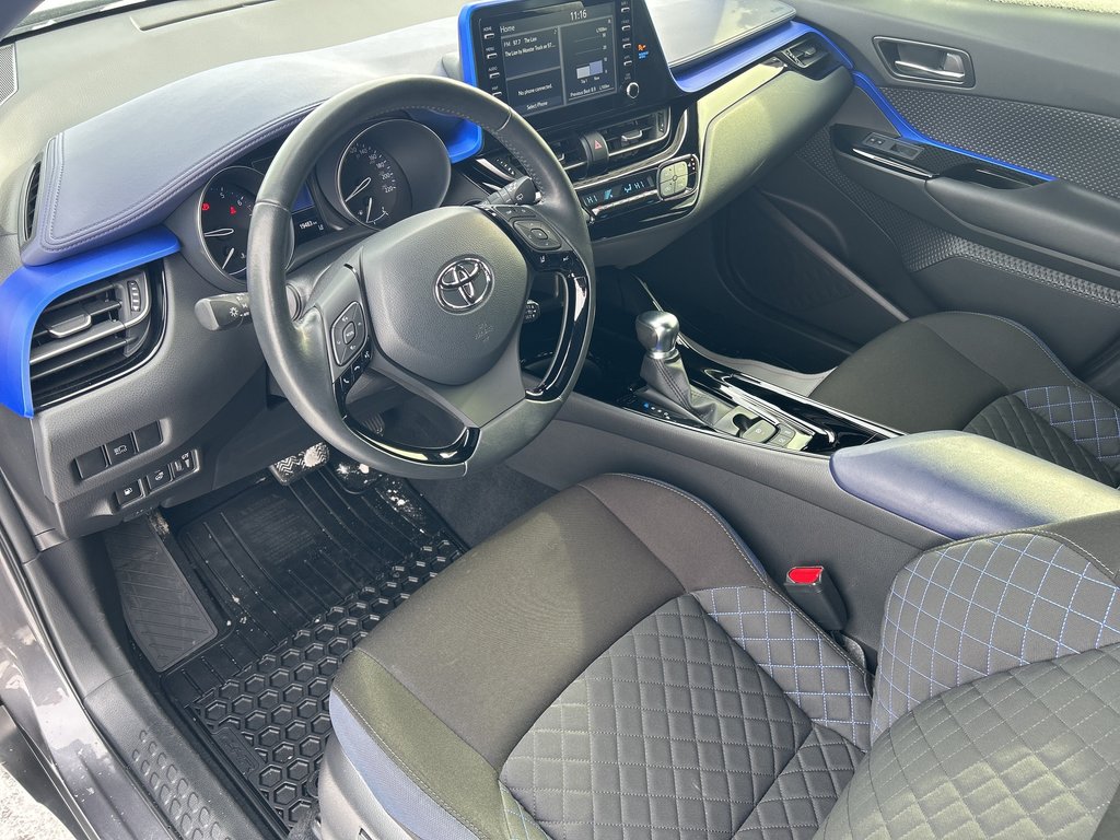 2022 Toyota C-HR XLE in Niagara Falls, Ontario - 10 - w1024h768px