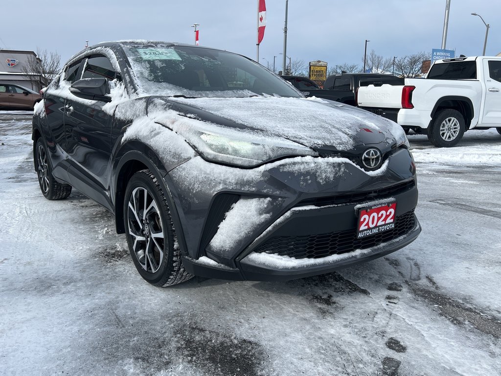 2022 Toyota C-HR XLE in Niagara Falls, Ontario - 7 - w1024h768px