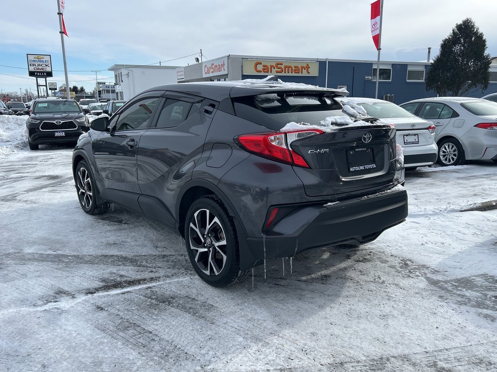 2022 Toyota C-HR XLE in Niagara Falls, Ontario - 3 - w1024h768px