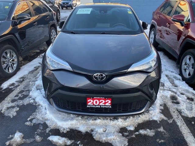 2022 Toyota C-HR XLE in Niagara Falls, Ontario - 1 - w1024h768px