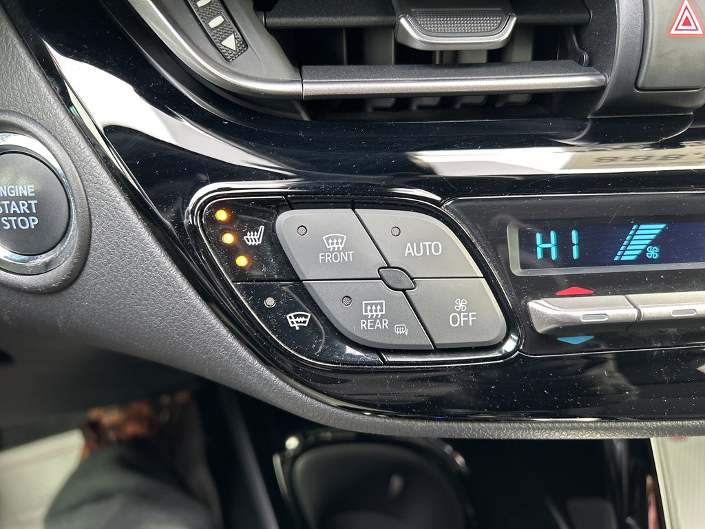 2022 Toyota C-HR XLE in Niagara Falls, Ontario - 17 - w1024h768px