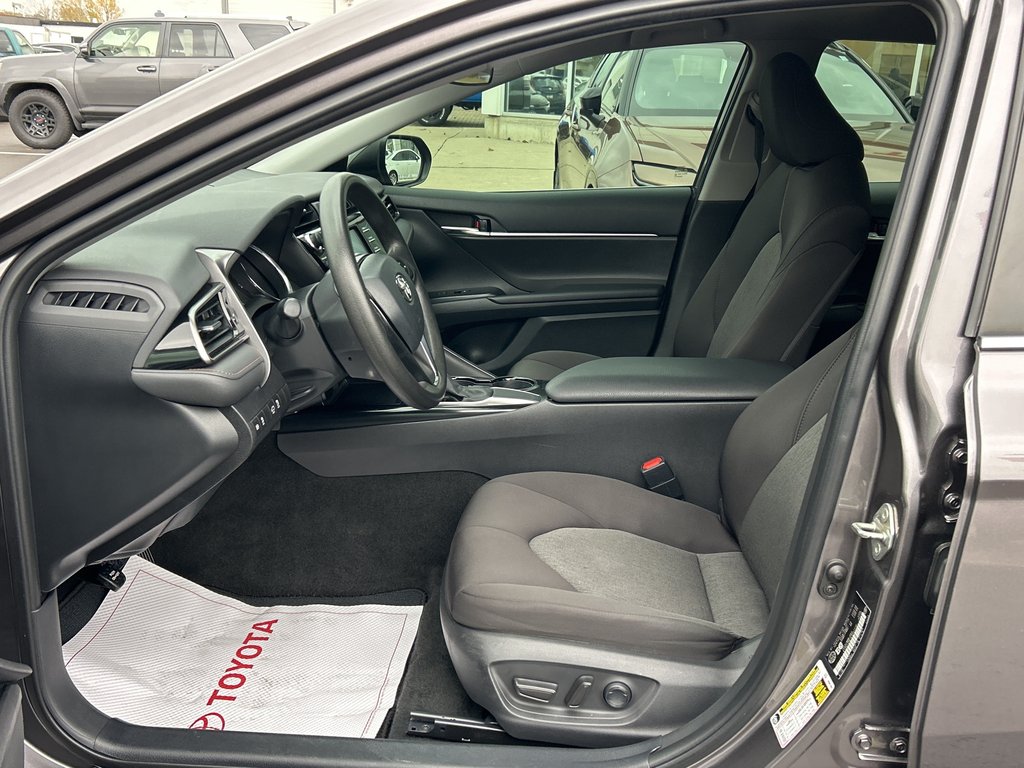 2020 Toyota Camry LE in Niagara Falls, Ontario - 9 - w1024h768px