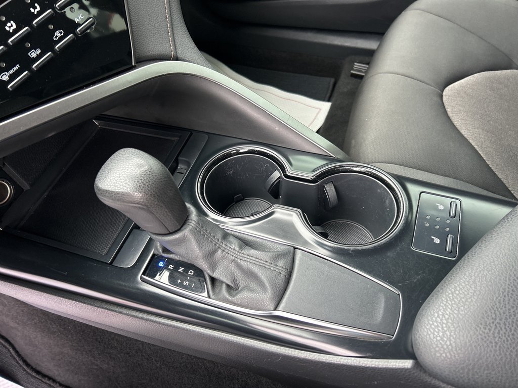 2020 Toyota Camry LE in Niagara Falls, Ontario - 15 - w1024h768px