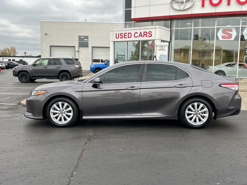 2020 Toyota Camry LE in Niagara Falls, Ontario - 2 - w1024h768px